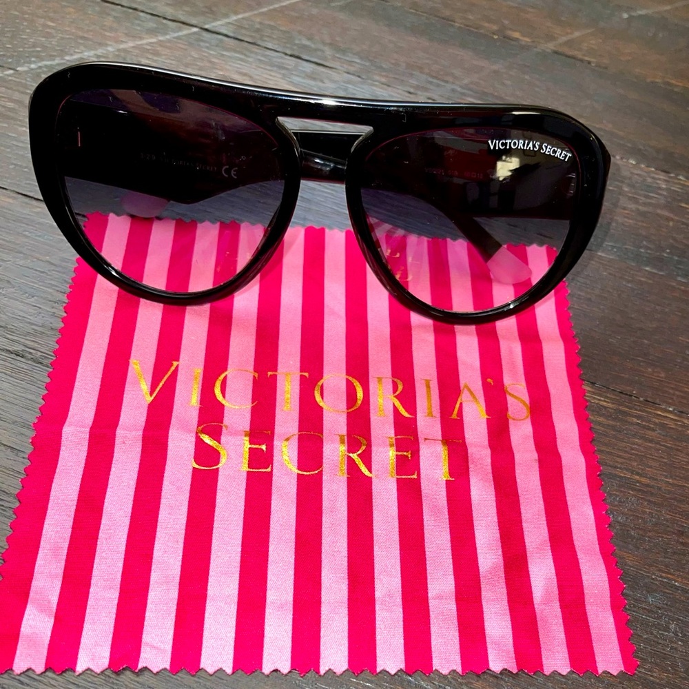 Victoria’s Secret large frame sunglasses